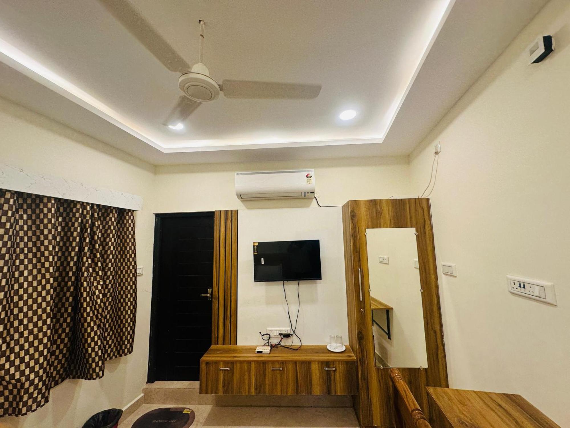 Mahadeepam Residency Villa Tiruvannamalai Exterior photo